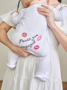 Комбинезон на кнопках "Люблю", айвори