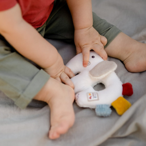 Мягкая погремушка-кольцо Слоник fehnNATUR